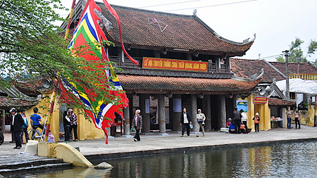 Chùa Keo Hành Thiện (chùa Thần Quang) làng Hành Thiện, xã Xuân Hồng, huyện Xuân Trường, xây dựng năm 1145, xây dựng lại năm 1588.