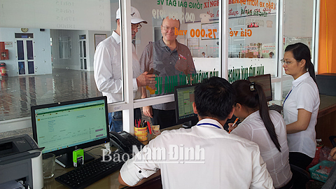 Bến xe khách Nam Định chuẩn bị các điều kiện phục vụ tốt việc đi lại của phụ huynh và thí sinh trong đợt thi ĐH, CĐ năm 2014.