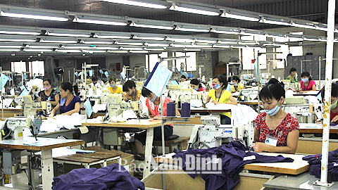 Sản xuất các sản phẩm xuất khẩu tại Cty CP May Nam Định.