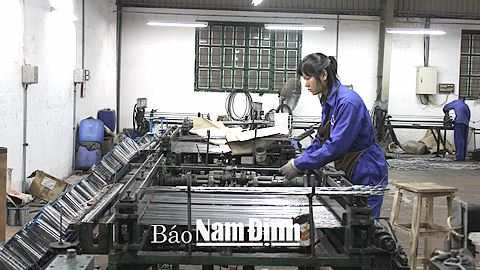 Sản xuất các sản phẩm dây lưới thép tại Cty CP Dây lưới thép Nam Định. 