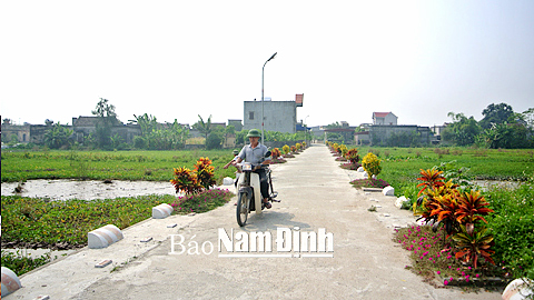 Hệ thống giao thông nông thôn xóm Duyên Hưng, xã Nam Lợi được xây dựng khang trang, sạch đẹp góp phần nâng cao chất lượng cuộc sống người dân.
