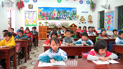 Một giờ học của học sinh Trường Tiểu học C Thị trấn Xuân Trường.