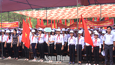 Lễ phát động Ngày Vệ sinh yêu nước, nâng cao sức khỏe nhân dân tại Trường THCS Hải Long (Hải Hậu).