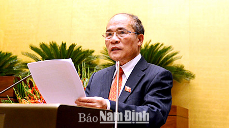 Chủ tịch Quốc hội Nguyễn Sinh Hùng phát biểu bế mạc kỳ họp thứ tám, Quốc hội khóa XIII. Ảnh: Nguyễn Dân - TTXVN