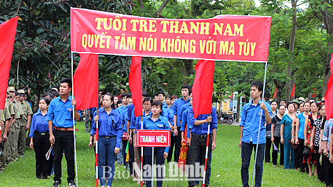 Tuổi trẻ Thành phố Nam Định ra quân hưởng ứng Ngày toàn dân phòng, chống ma túy năm 2014.