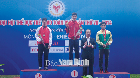 VĐV Dương Văn Thái xuất sắc phá kỷ lục quốc gia và đoạt HCV nội dung chạy 800m nam.