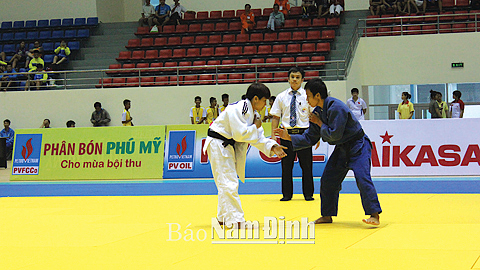 VĐV Judo Văn Ngọc Tú (trang phục trắng) giành HCV hạng cân dưới 48kg của nữ.