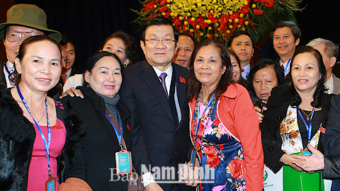 Chủ tịch nước Trương Tấn Sang với các đại biểu dự lễ kỷ niệm. Ảnh: Doãn Tấn - TTXVN