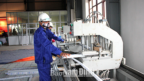 Sản xuất cửa nhựa lõi thép uPVC tại Cty TNHH Xây dựng Việt Cường, CCN Hải Phương (Hải Hậu). 