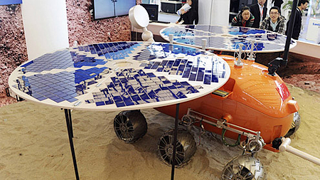  Phiên bản nguyên mẫu xe tự hành sao Hỏa của Trung Quốc. Ảnh: Reuters