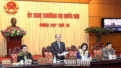 Chủ tịch Quốc hội Nguyễn Sinh Hùng chủ trì và phát biểu khai mạc phiên họp. Ảnh: Nhan Sáng - TTXVN