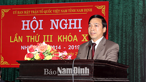 Đồng chí Trần Văn Chung, Phó Bí thư Tỉnh ủy phát biểu tại hội nghị.