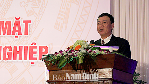 Đồng chí Đoàn Hồng Phong, Phó Bí thư Tỉnh uỷ, Chủ tịch UBND tỉnh phát biểu trong buổi gặp mặt.