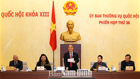 Chủ tịch Quốc hội Nguyễn Sinh Hùng phát biểu khai mạc phiên họp.  Ảnh: Nhan Sáng - TTXVN