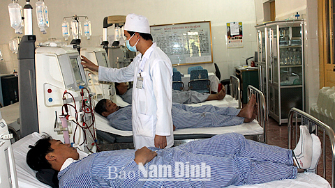 Bệnh nhân chạy thận nhân tạo Bệnh viện Đa khoa Hải Hậu.