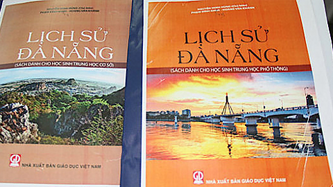  Hai cuốn sách đưa Hoàng Sa vào chương trình giảng dạy cho học sinh của TP Đà Nẵng. Ảnh: Tuổi trẻ 