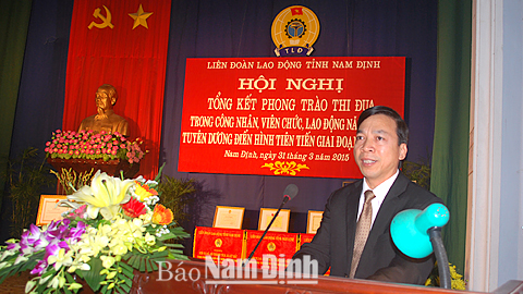 Đồng chí Trần Văn Chung, Phó Bí thư Thường trực Tỉnh ủy phát biểu tại hội nghị.