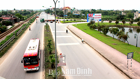 Thực hiện tốt công tác GPMB, góp phần sớm đưa vào sử dụng, phát huy vai trò thúc đẩy phát triển kinh tế - xã hội của các công trình trọng điểm (Trong ảnh: Quốc lộ 10, đoạn qua địa phận Thành phố Nam Định).