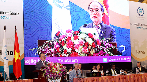 Chủ tịch Quốc hội Nguyễn Sinh Hùng, Chủ tịch IPU-132 tuyên bố bế mạc Đại hội đồng Liên minh Nghị viện thế giới IPU-132.