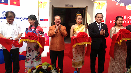 Hội báo Xuân Việt Nam năm 2015 tại Lào khai mạc chiều 10/4 tại thủ đô Vientiane - Ảnh: VGP/Thu Cúc 