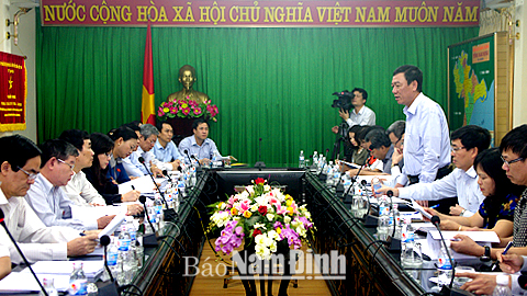 Đồng chí Đoàn Hồng Phong, Phó Bí thư Tỉnh ủy, Chủ tịch UBND tỉnh phát biểu tại buổi làm việc.