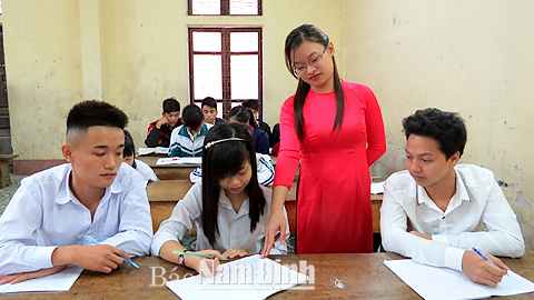 Cô giáo Mai Thị Cúc, giáo viên Trung tâm GDTX Trần Phú (TP Nam Định) vừa đạt giải nhất hội thi giáo viên dạy giỏi toàn tỉnh.
