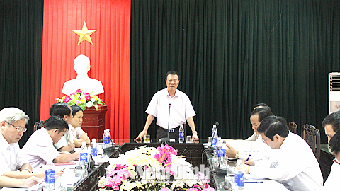 Đồng chí Đoàn Hồng Phong, Phó Bí thư Tỉnh ủy, Chủ tịch UBND tỉnh phát biểu kết luận buổi làm việc với huyện Vụ Bản. Ảnh: Thành Trung