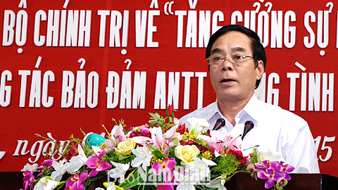 Đồng chí Nguyễn Khắc Hưng, Bí thư Tỉnh ủy phát biểu kết luận tại hội nghị. 