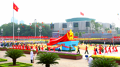Xe mô hình Biểu tượng 70 năm Quốc khánh nước Cộng hòa xã hội chủ nghĩa Việt Nam. Ảnh: TTXVN