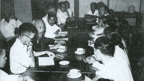 Chủ tịch Hồ Chí Minh làm việc với các đồng chí lãnh đạo Tỉnh uỷ, Uỷ ban hành chính tỉnh Nam Định, tháng 5-1963.