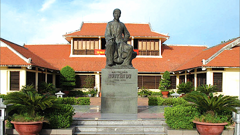Khu lưu niệm Đại thi hào Nguyễn Du ở làng Tiên Điền, huyện Nghi Xuân (Hà Tĩnh).