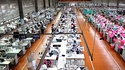 Dây chuyền sản xuất của Nhà máy may Sông Hồng 4, CCN Hải Phương.