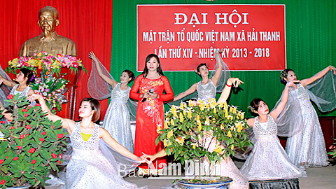 Đội văn nghệ quần chúng xã Hải Thanh thường xuyên biểu diễn phục vụ các sự kiện chính trị ở địa phương. Ảnh: Do cơ sở cung cấp