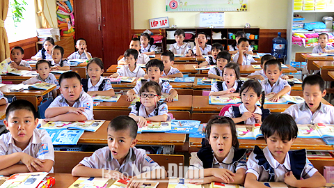 Các em học sinh Trường Tiểu học Hồ Tùng Mậu trong một giờ học.