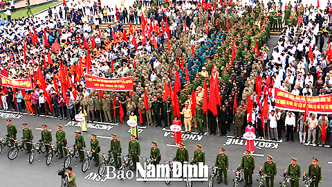 Công an Thành phố Nam Định và các lực lượng ra quân thực hiện đợt cao điểm tấn công trấn áp tội phạm, đảm bảo ANTT trong dịp Tết Nguyên đán Bính Thân 2016.