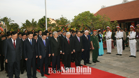 Tổng Bí thư Nguyễn Phú Trọng và các đồng chí lãnh đạo Đảng, Nhà nước tưởng nhớ Cố Thủ tướng Phạm Văn Đồng.