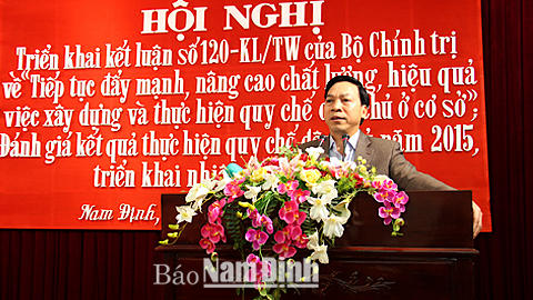 Đồng chí Trần Văn Chung, Phó Bí thư Thường trực Tỉnh ủy, Chủ tịch HĐND tỉnh, Trưởng Ban Chỉ đạo thực hiện QCDC của tỉnh phát biểu tại hội nghị.