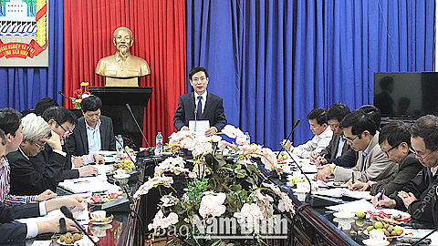 Đồng chí Phạm Đình Nghị, Phó Bí thư Tỉnh ủy, Chủ tịch UBND tỉnh phát biểu kết luận buổi làm việc.