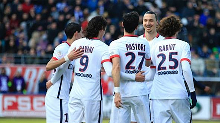 Niềm vui chiến thắng của các cầu thủ Paris Saint Germain trong lần vô địch Ligue 1 thứ tư liên tiếp. (Ảnh: l'equipe).