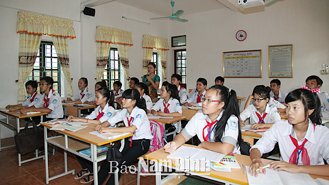 Trường THCS Trực Hưng (Trực Ninh) có 100% học sinh tham gia BHYT năm học 2015-2016.