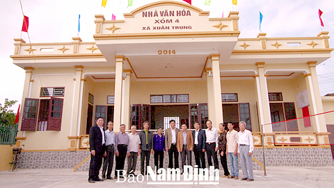 Nhà văn hóa xóm 4, xã Xuân Trung được đầu tư xây dựng khang trang, sạch đẹp từ nguồn vốn do nhân dân đóng góp. 