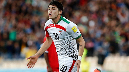 Tiền đạo Azmoun lập cú đúp giúp Iran vào vòng loại cuối cùng. (Ảnh: AFC). 