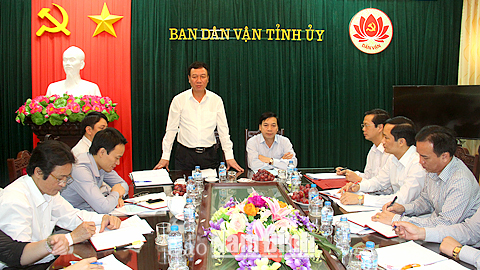 Đồng chí Đoàn Hồng Phong, Ủy viên BCH Trung ương Đảng, Bí thư Tỉnh ủy phát biểu tại hội nghị.