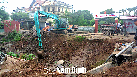 Nạo vét cải tạo kênh Đối tại xóm 19, xã Hải Anh thuộc dự án “Nâng cấp hạ tầng thủy lợi huyện Hải Hậu”.