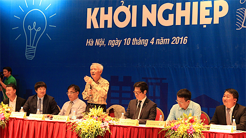 Nguyên Phó Thủ tướng Vũ Khoan chia sẻ với thanh niên tại Diễn đàn "Cùng Thanh niên Thủ đô khởi nghiệp"