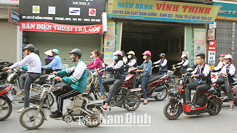 Hiện nay, nhiều xe máy điện tham gia giao thông trên địa bàn Thành phố Nam Định nhưng chưa đăng ký theo quy định.