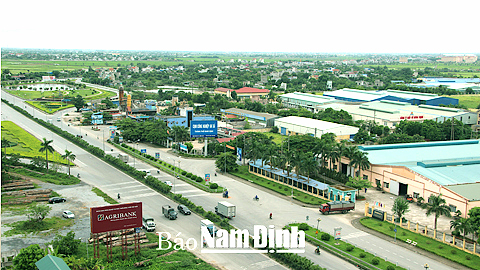 Quốc lộ 10 đoạn chạy qua Thành phố Nam Định.