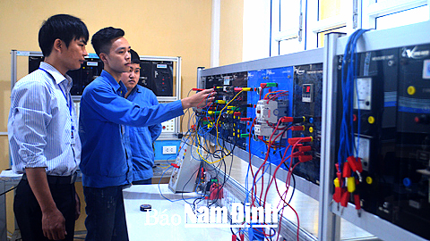 Lớp dạy nghề Điện công nghiệp, Trường Cao đẳng Nghề Nam Định.