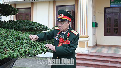 Trung tướng, Anh hùng LLVTND Trần Hanh.