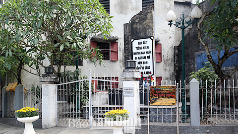 Khu di tích phố Hàng Thao (TP Nam Định) - nơi tưởng niệm những nạn nhân bị máy bay Mỹ ném bom ngày 14-4-1966.